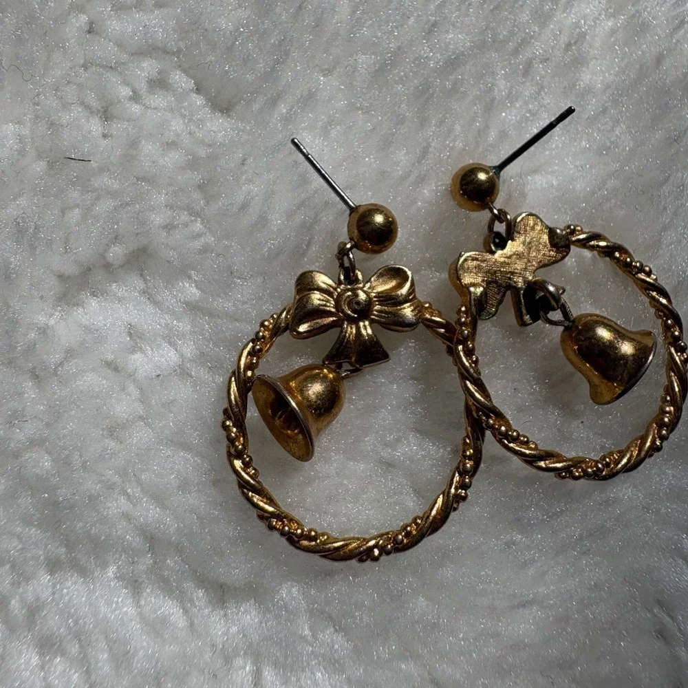 Vintage Gold Tone Christmas Wreath Bell Bow Drop Earrings Festive Holiday Post